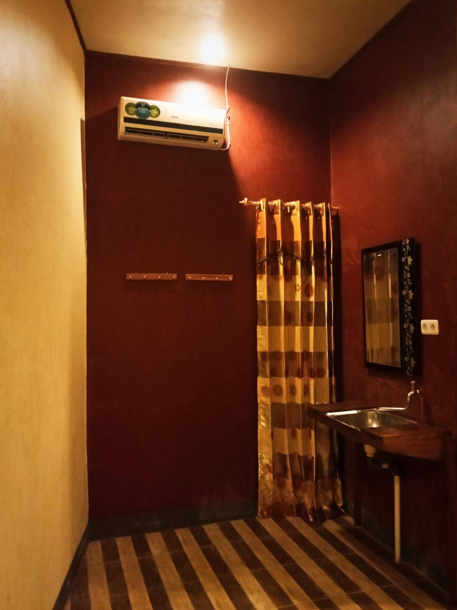 Tangkoko Ranger Homestay Bitung Bilik gambar